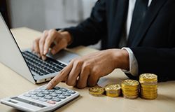 高级会计师与注册会计师 审计与税务服务领域的角色对比